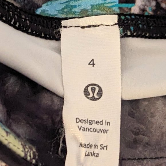 Like New - LULULEMON Leggings - Size 4 - Picture 3 of 3